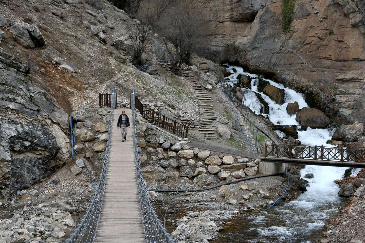Göksu Şelalesi yeni asma köprüsüyle doğaseverlerin gözdesi oldu 3